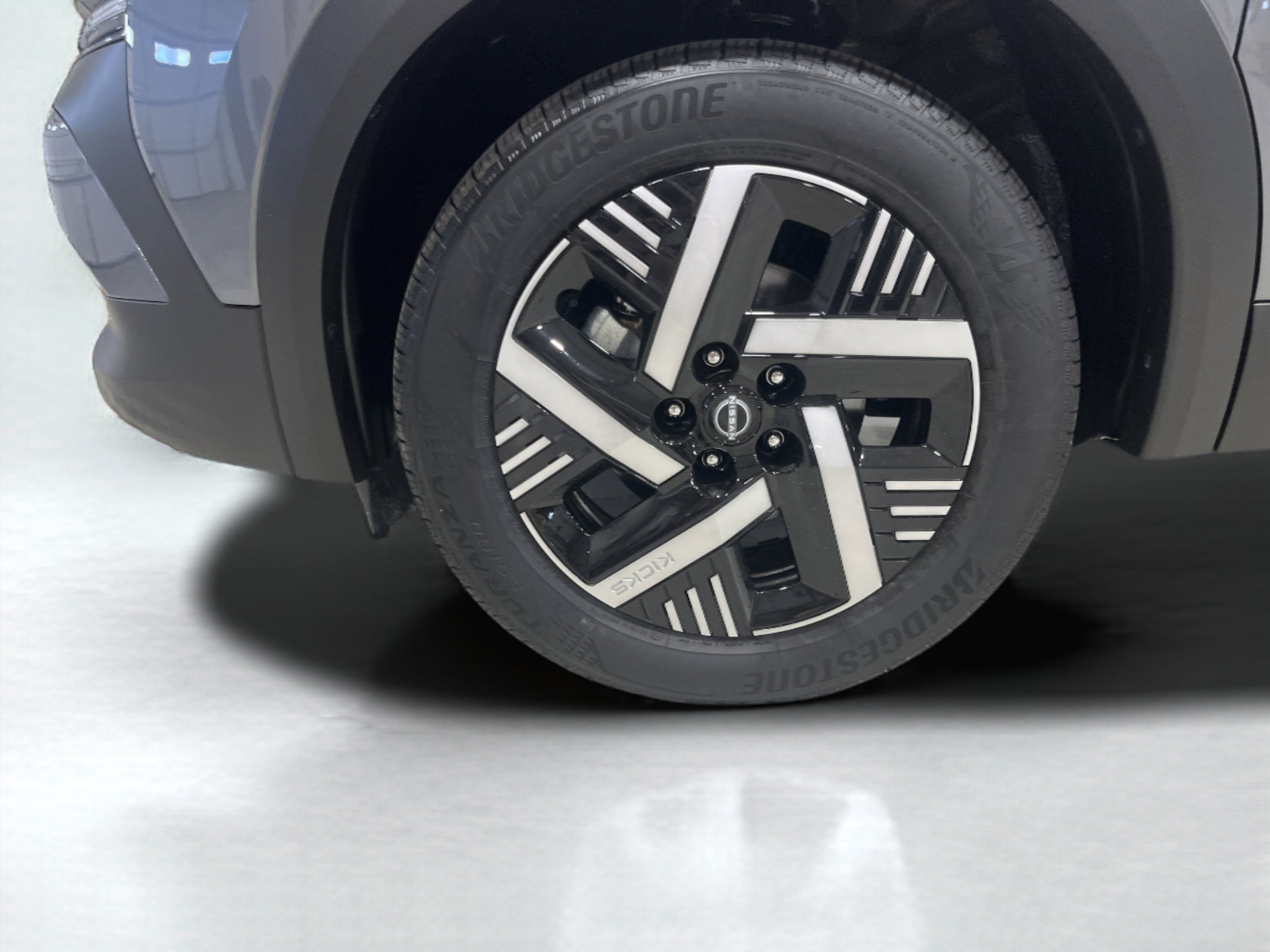 2025 Nissan Kicks SV photo 25