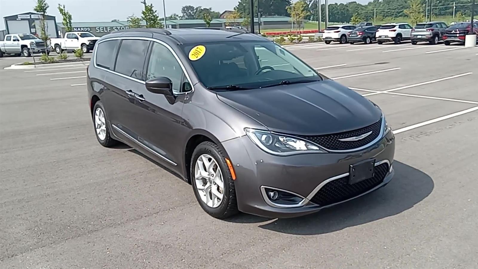 Used 2017 Chrysler Pacifica Touring-L with VIN 2C4RC1BG9HR820576 for sale in Kansas City