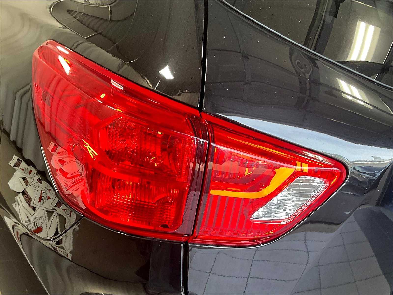 2019 Nissan Pathfinder SL photo 33