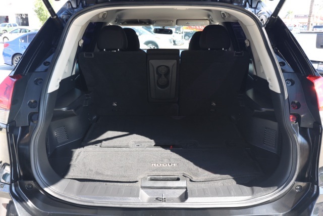 2018 Nissan Rogue SV photo 14