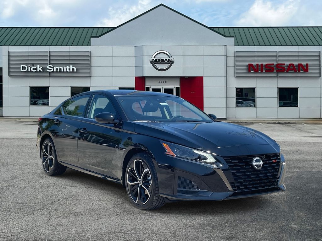 2025 Nissan Altima SR's photo