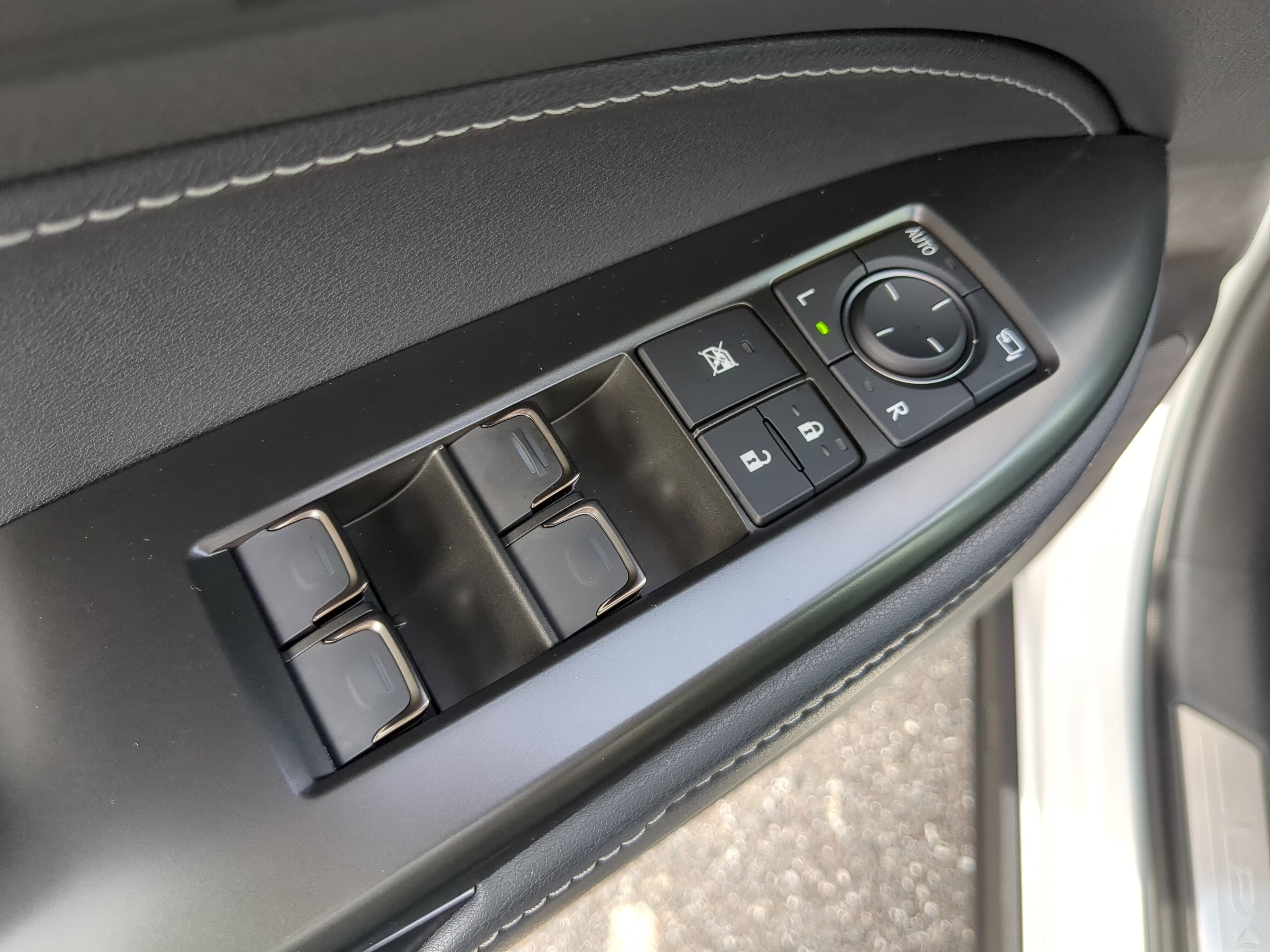 2026 Lexus NX 350 Premium photo 12
