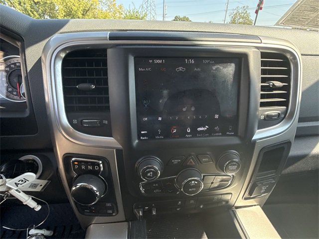 2018 Ram 1500 SLT photo 3