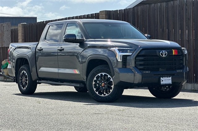 2025 Toyota Tundra SR5 CrewMax photo 2