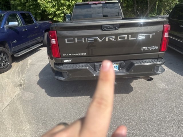2023 Chevrolet Silverado 3500HD High Country photo 2