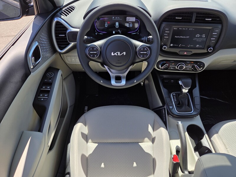 2025 Kia Soul LX photo 7