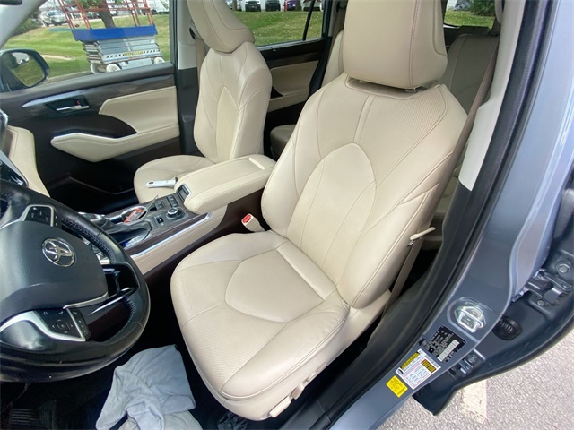 2022 Toyota Highlander Limited photo 3