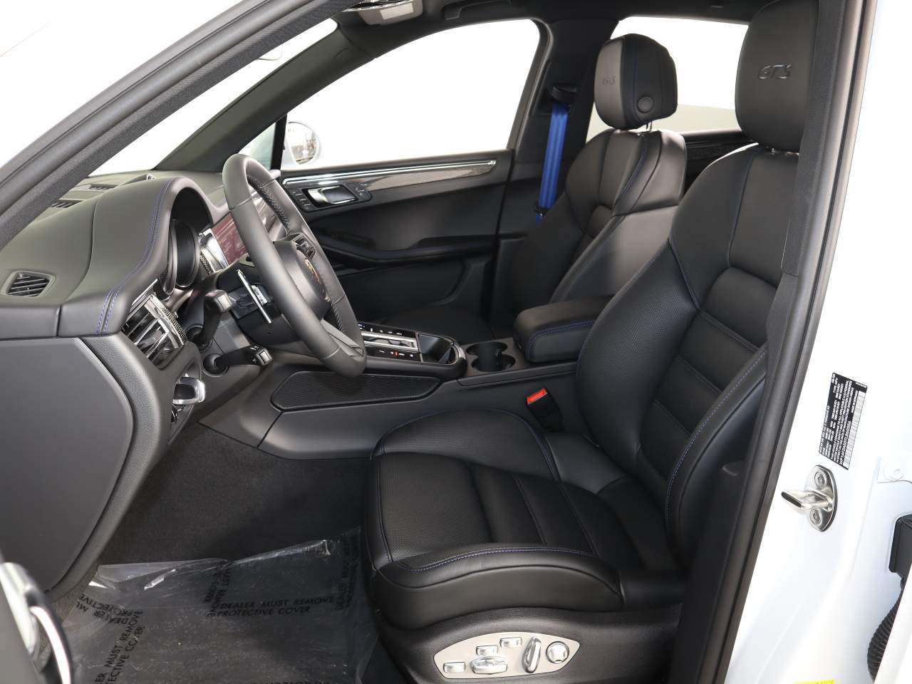 2026 Porsche Macan GTS photo 3