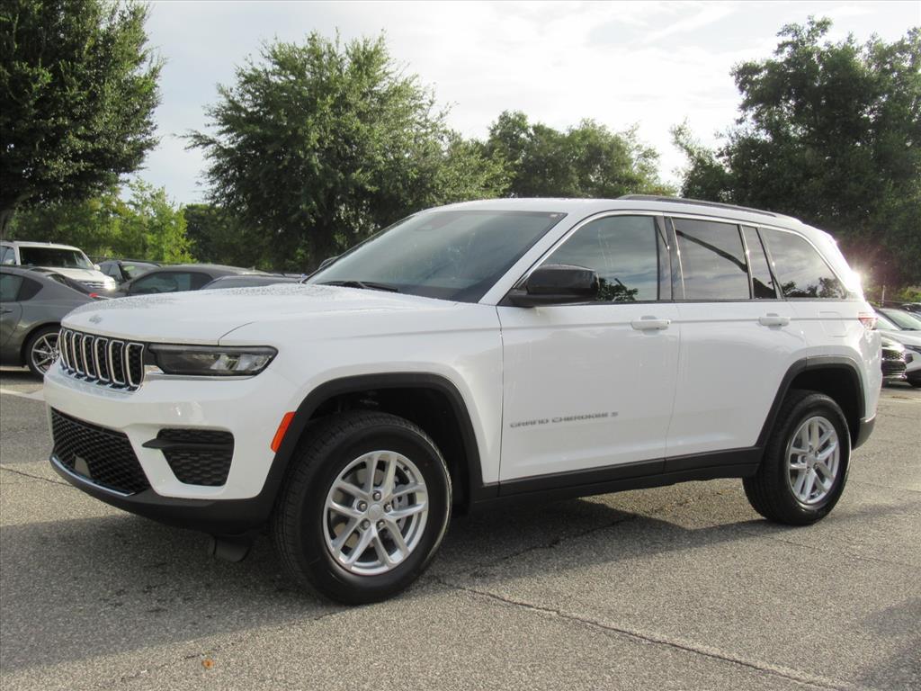 2025 Jeep Grand Cherokee Laredo X photo 3