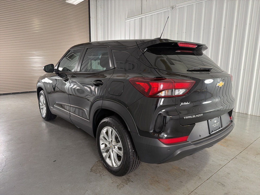 2023 Chevrolet Trailblazer LS photo 4
