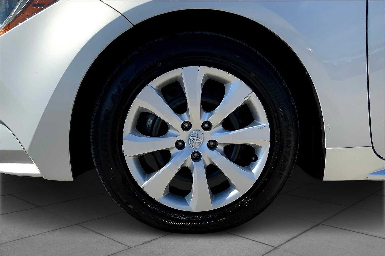 2024 Toyota Corolla LE photo 10