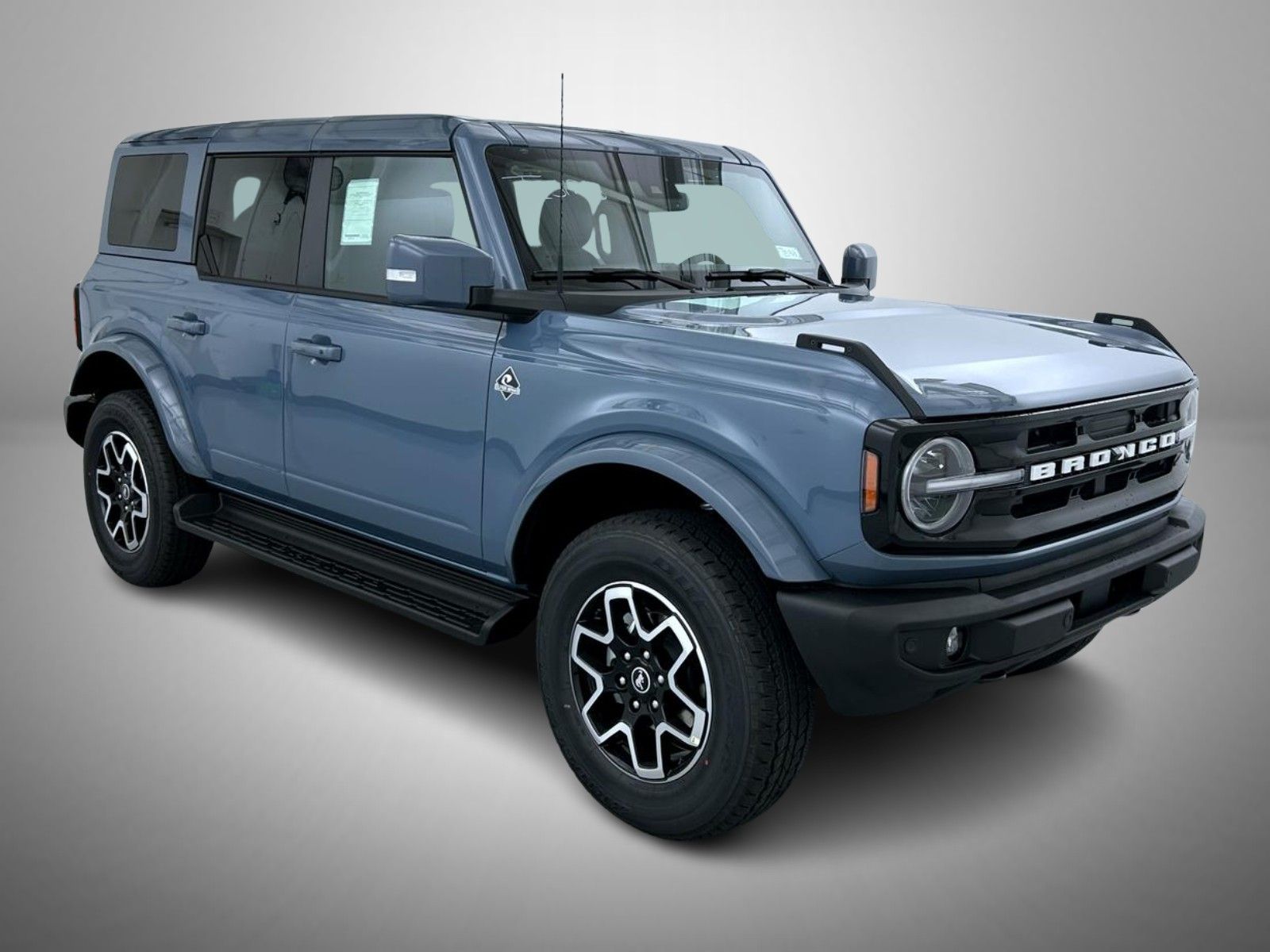 2025 Ford Bronco Outer Banks photo 3