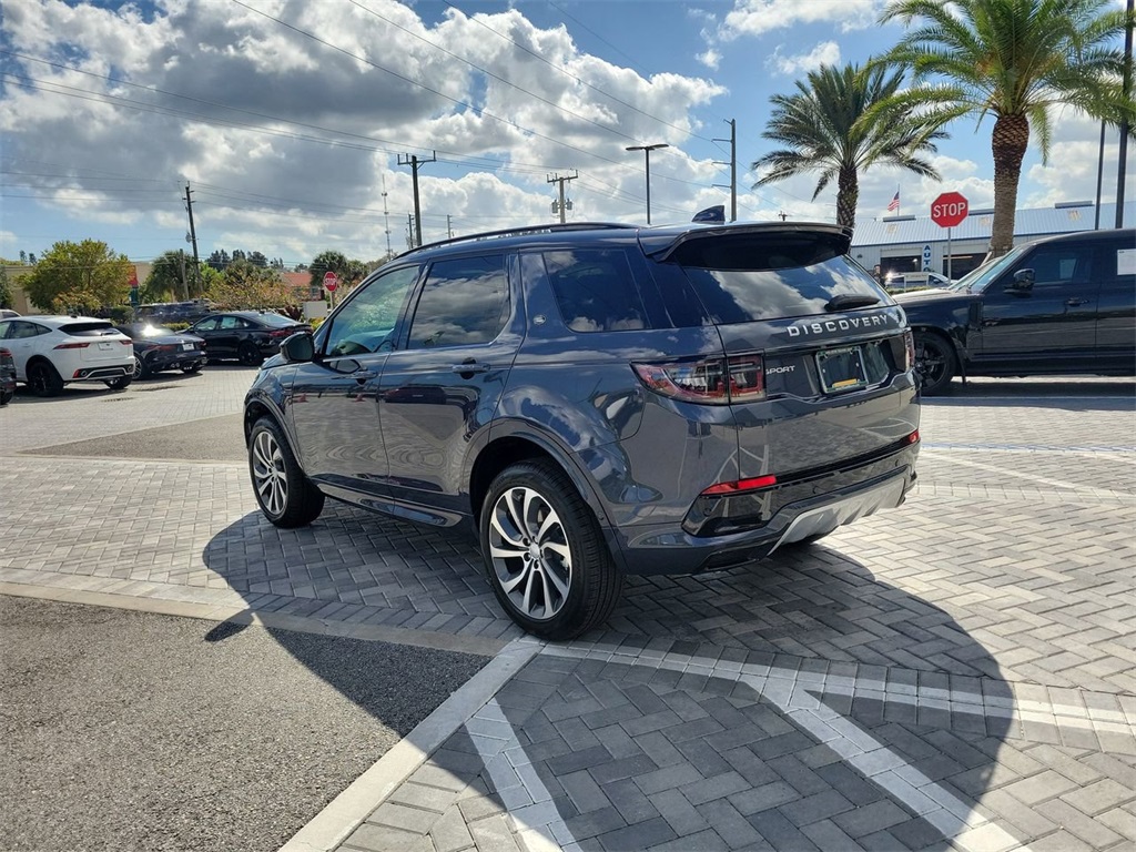 2025 Land Rover Discovery Sport S photo 2