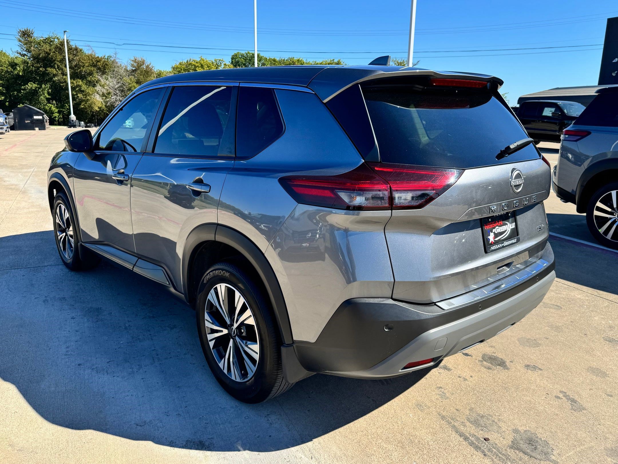2023 Nissan Rogue SV photo 2