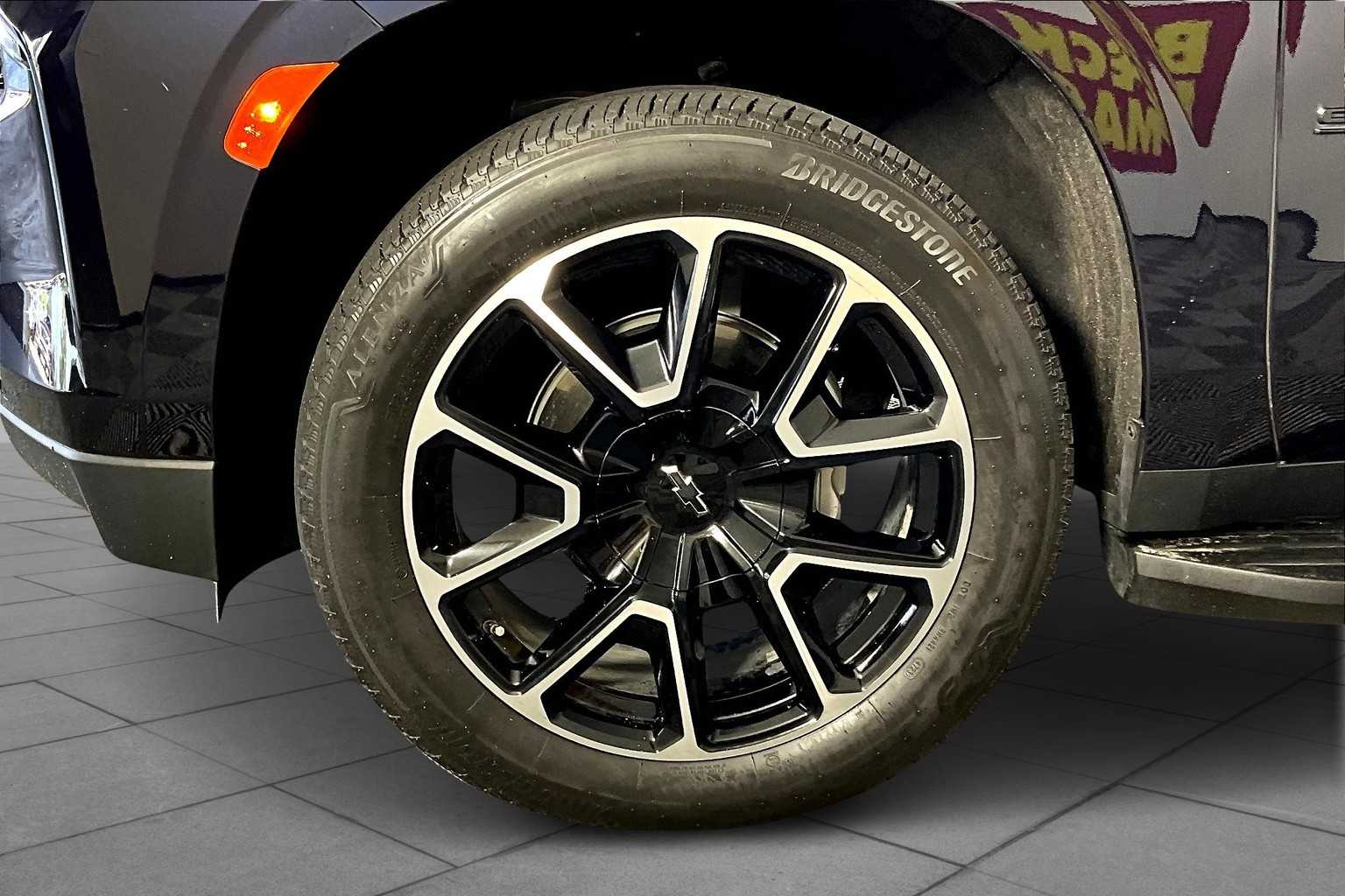2024 Chevrolet Suburban RST photo 10
