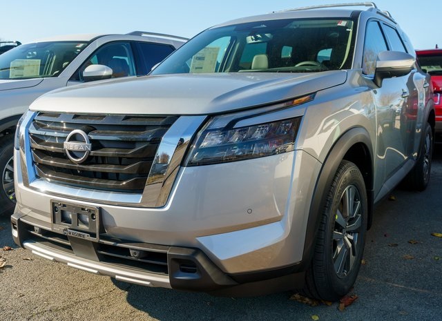 2025 Nissan Pathfinder SL's photo