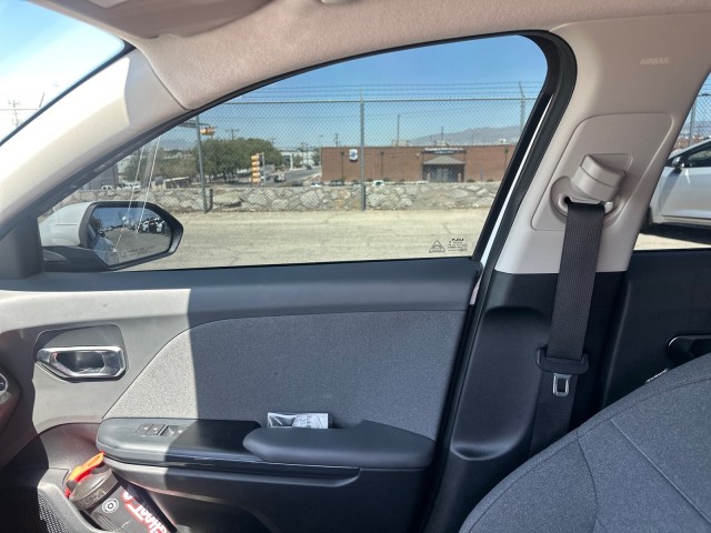 Used 2025 Snow White Pearl Kia EX image 21