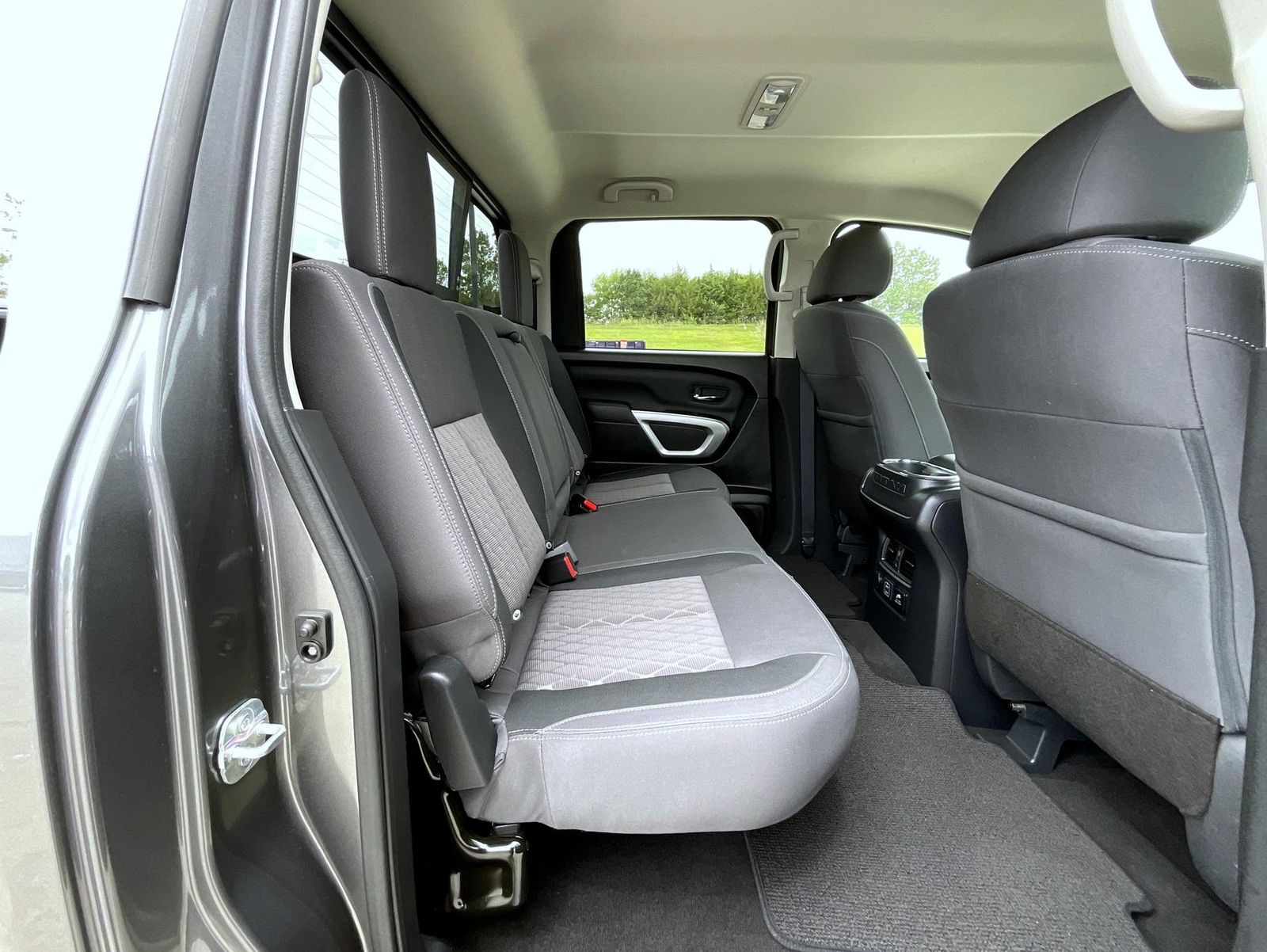 2024 Nissan Titan SV photo 19