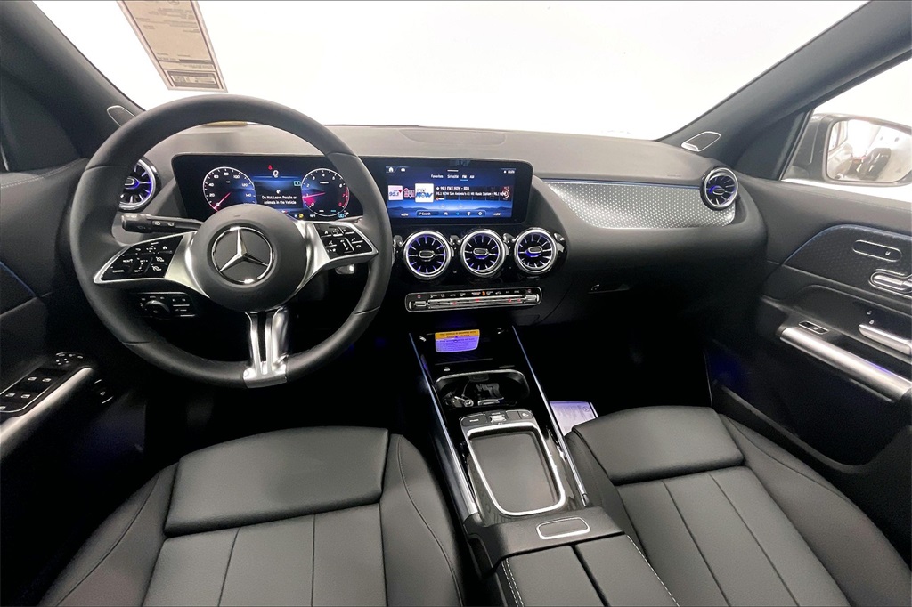2025 Mercedes Benz GLA 250 4MATIC photo 4