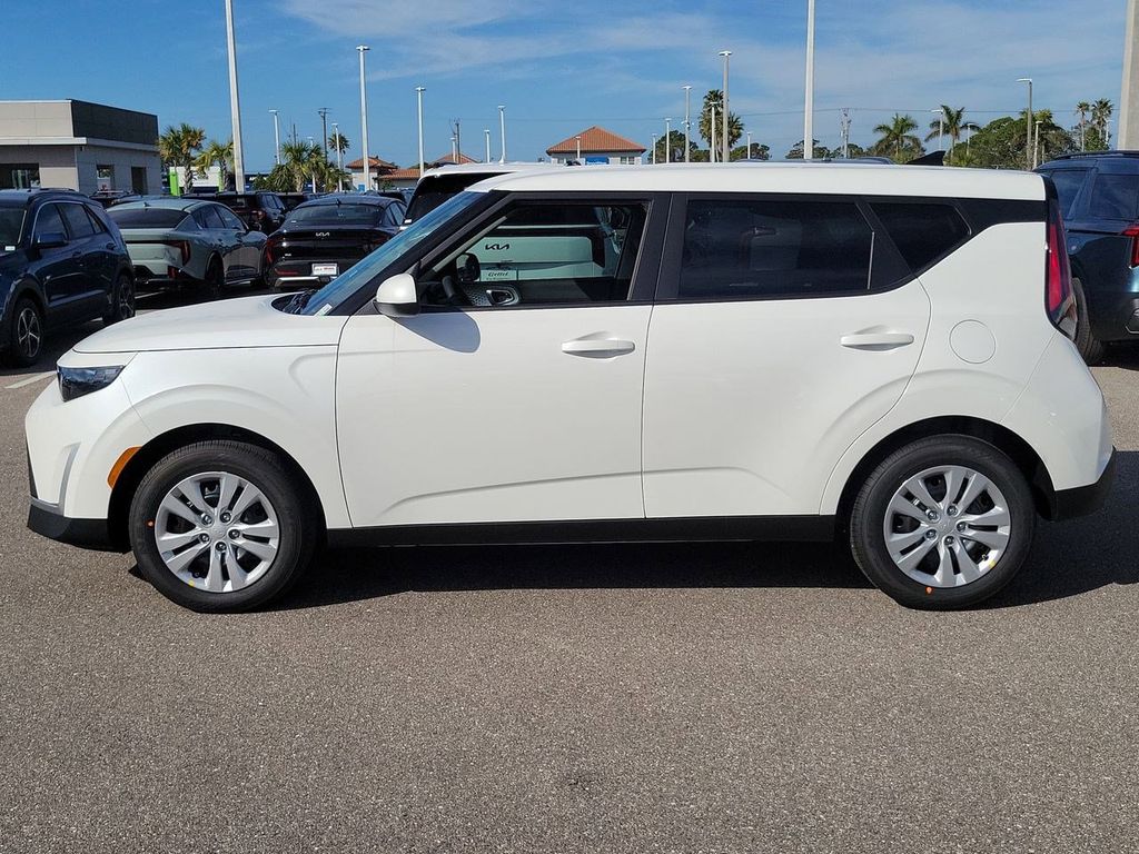 2025 Kia Soul LX photo 6
