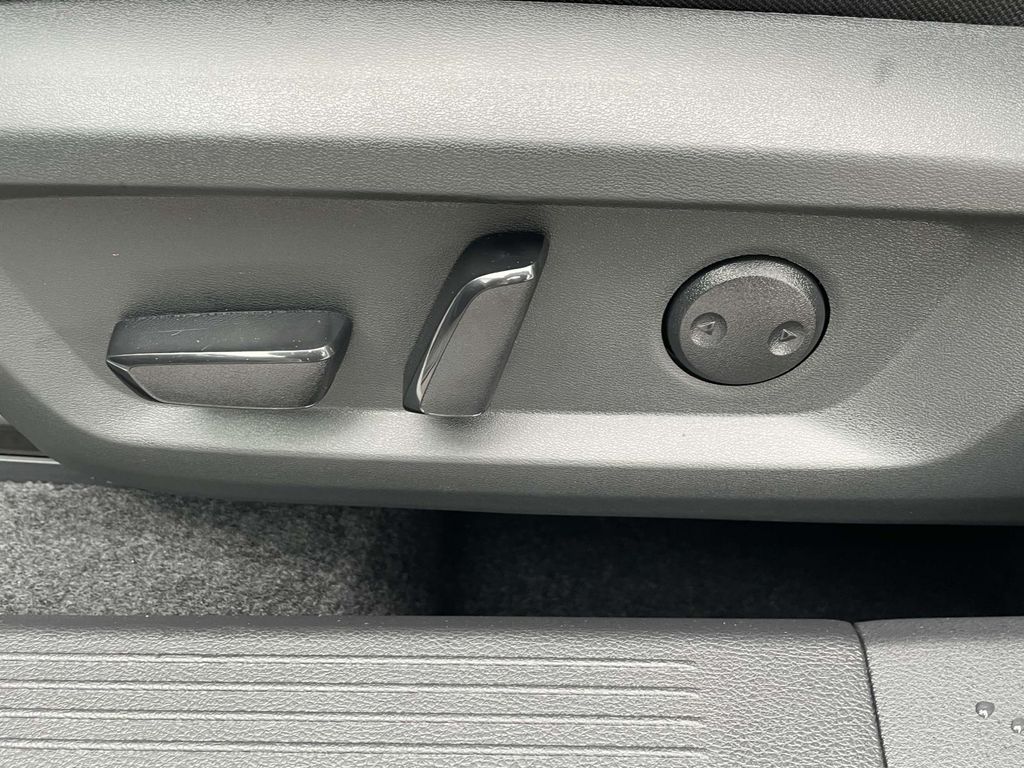 2026 Nissan Rogue SV photo 6