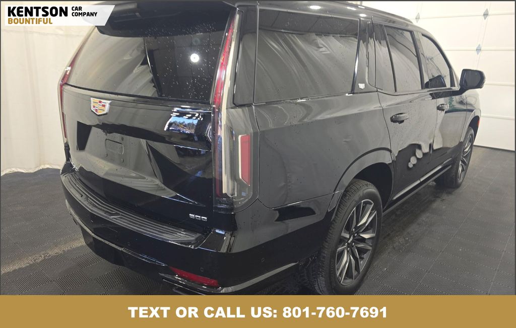 2023 Cadillac Escalade Sport Platinum photo 3