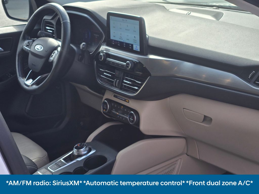 2021 Ford Escape Titanium photo 4