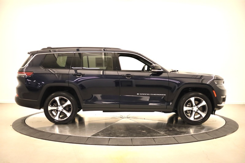 2024 Jeep Grand Cherokee Limited photo 2
