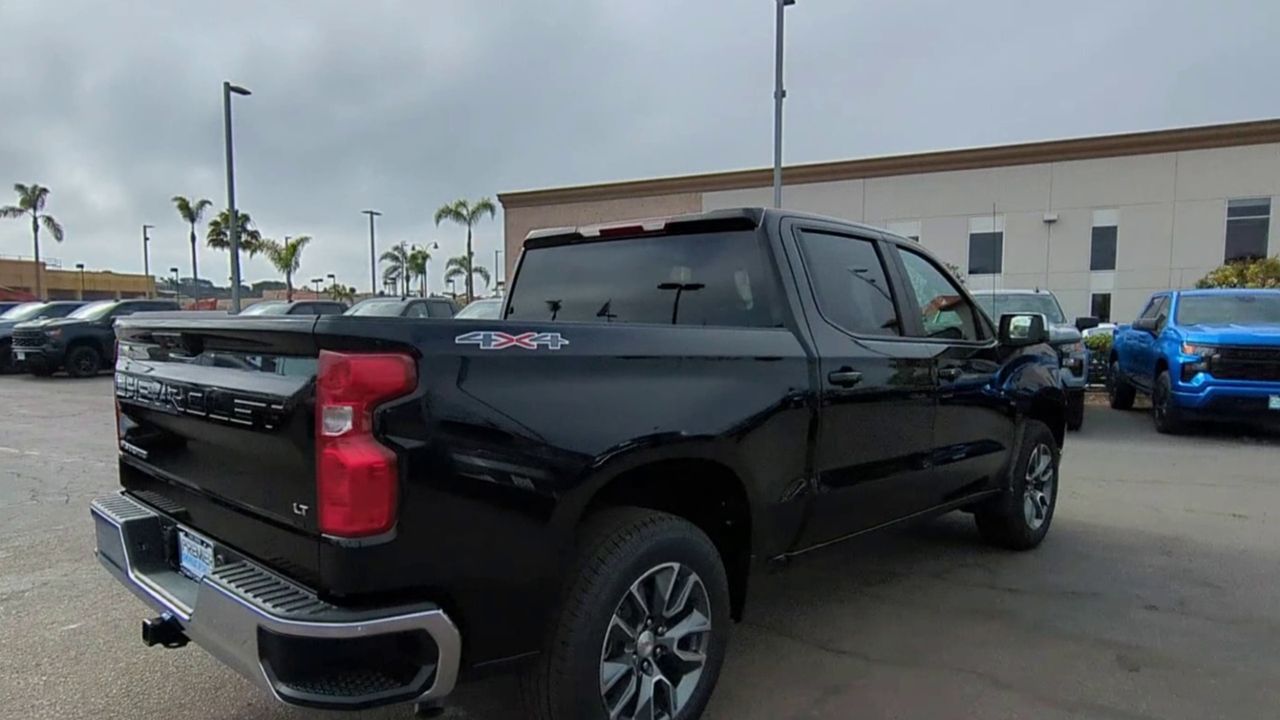 2025 Chevrolet Silverado 1500 LT photo 8