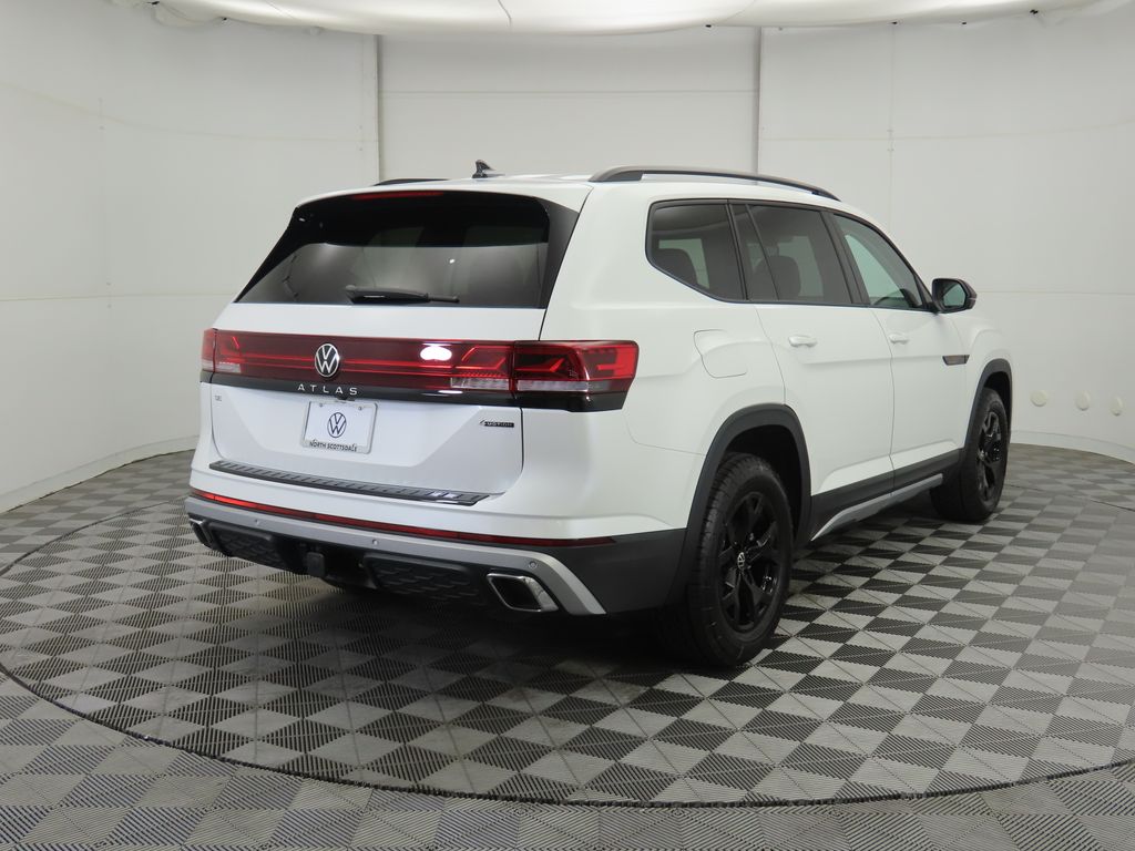 2026 Volkswagen Atlas Peak Edition SE photo 2