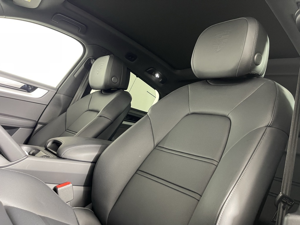 2025 Porsche Cayenne Coupe photo 5