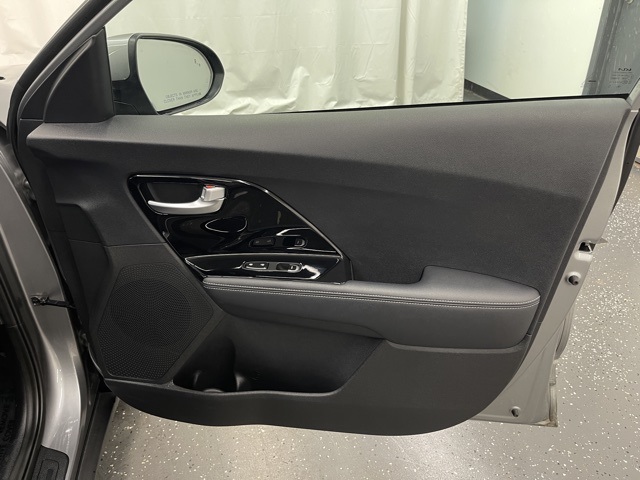 2022 Kia Niro Plug-In Hybrid LXS photo 6
