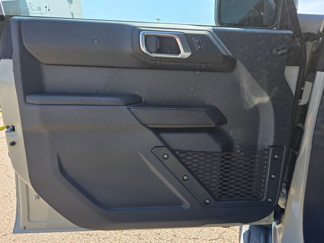 2025 Ford Bronco Outer Banks photo 5