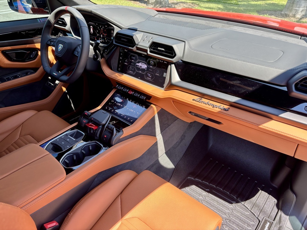 2025 Lamborghini Urus SE photo 20