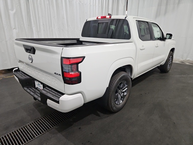 2025 Nissan Frontier Crew Cab SV photo 2