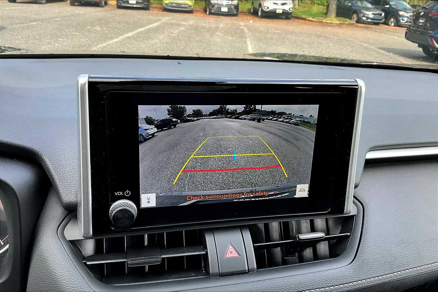 2025 Toyota RAV4 XLE photo 25