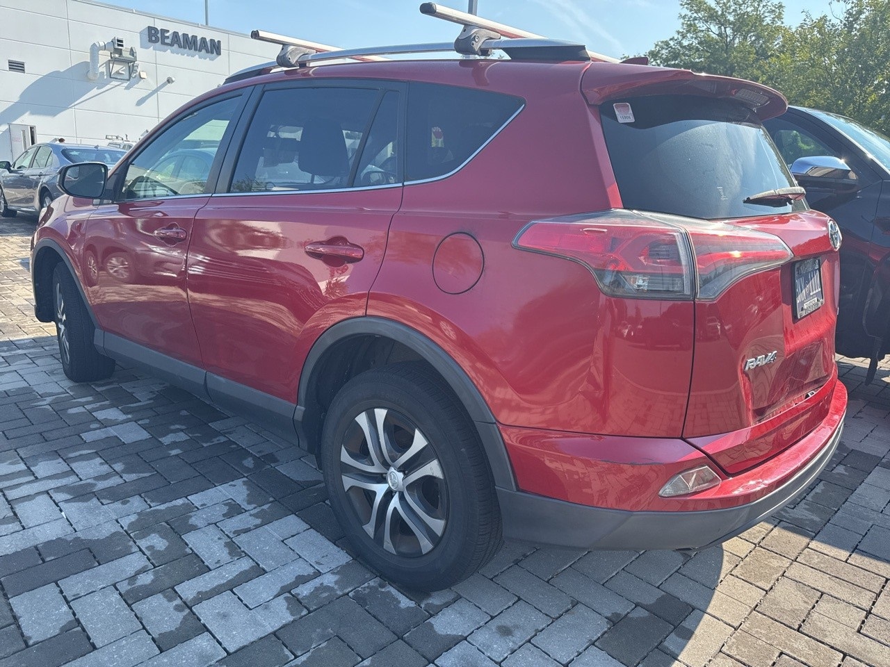 2016 Toyota RAV4 LE photo 2