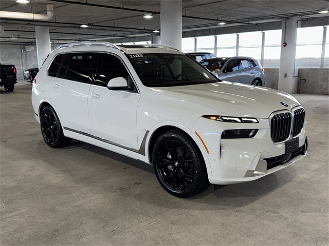 2025 BMW X7 40i's photo