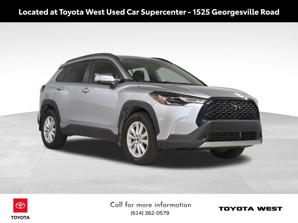 2022 Toyota Corolla Cross LE photo 3