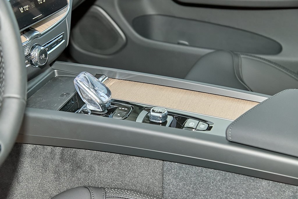 2026 VOLVO XC60 - Image 14