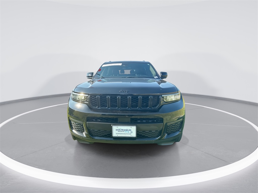 2022 Jeep Grand Cherokee Altitude photo 2