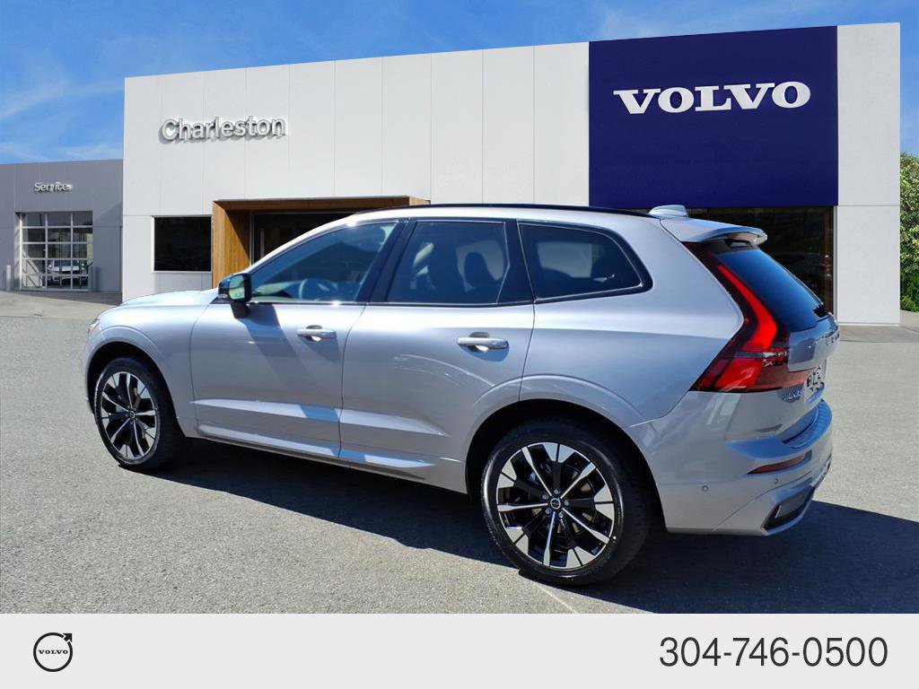 2026 Volvo XC60 Plus photo 3
