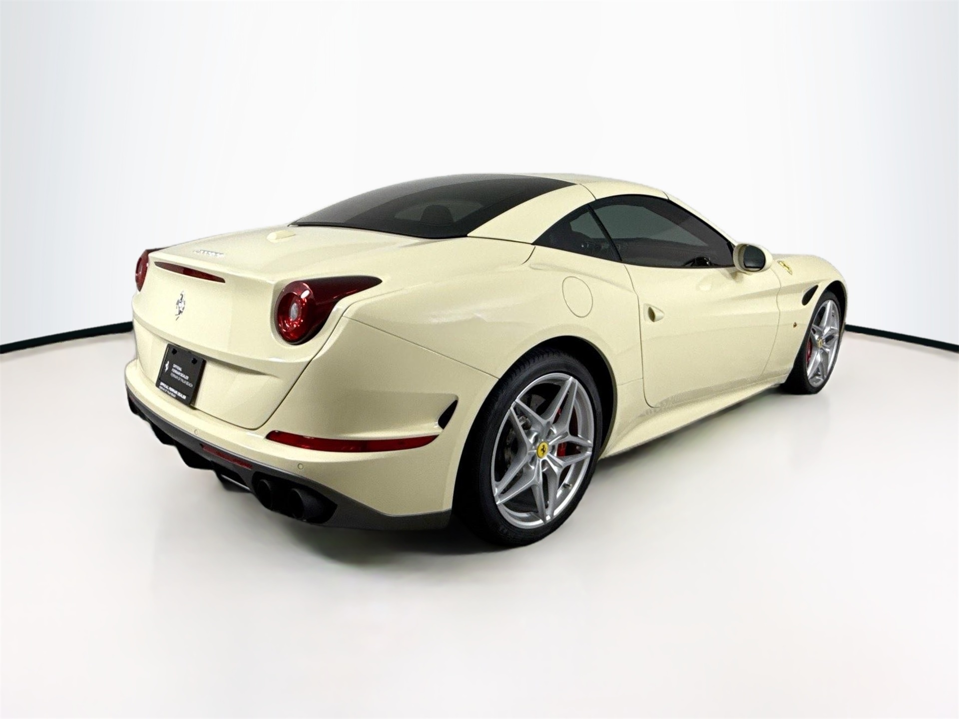 2017 Ferrari California T photo 27