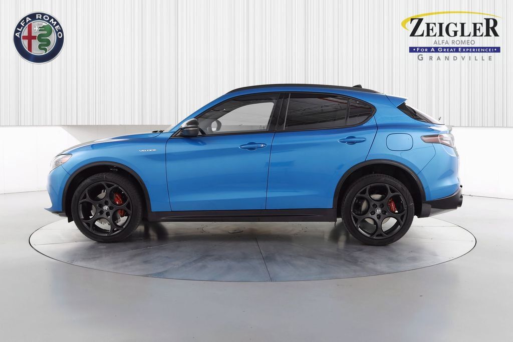 2025 Alfa Romeo Stelvio Sprint Base photo 3