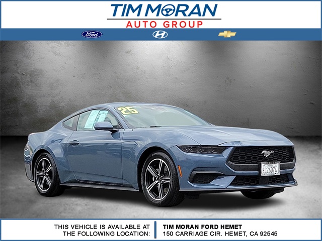 2025 Ford Mustang EcoBoost photo 2