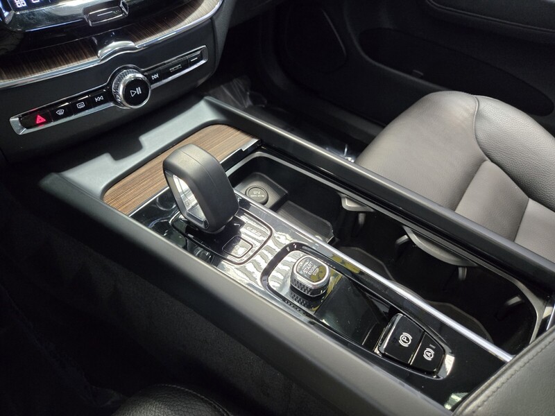 2023 Volvo XC60 B5 Plus photo 34