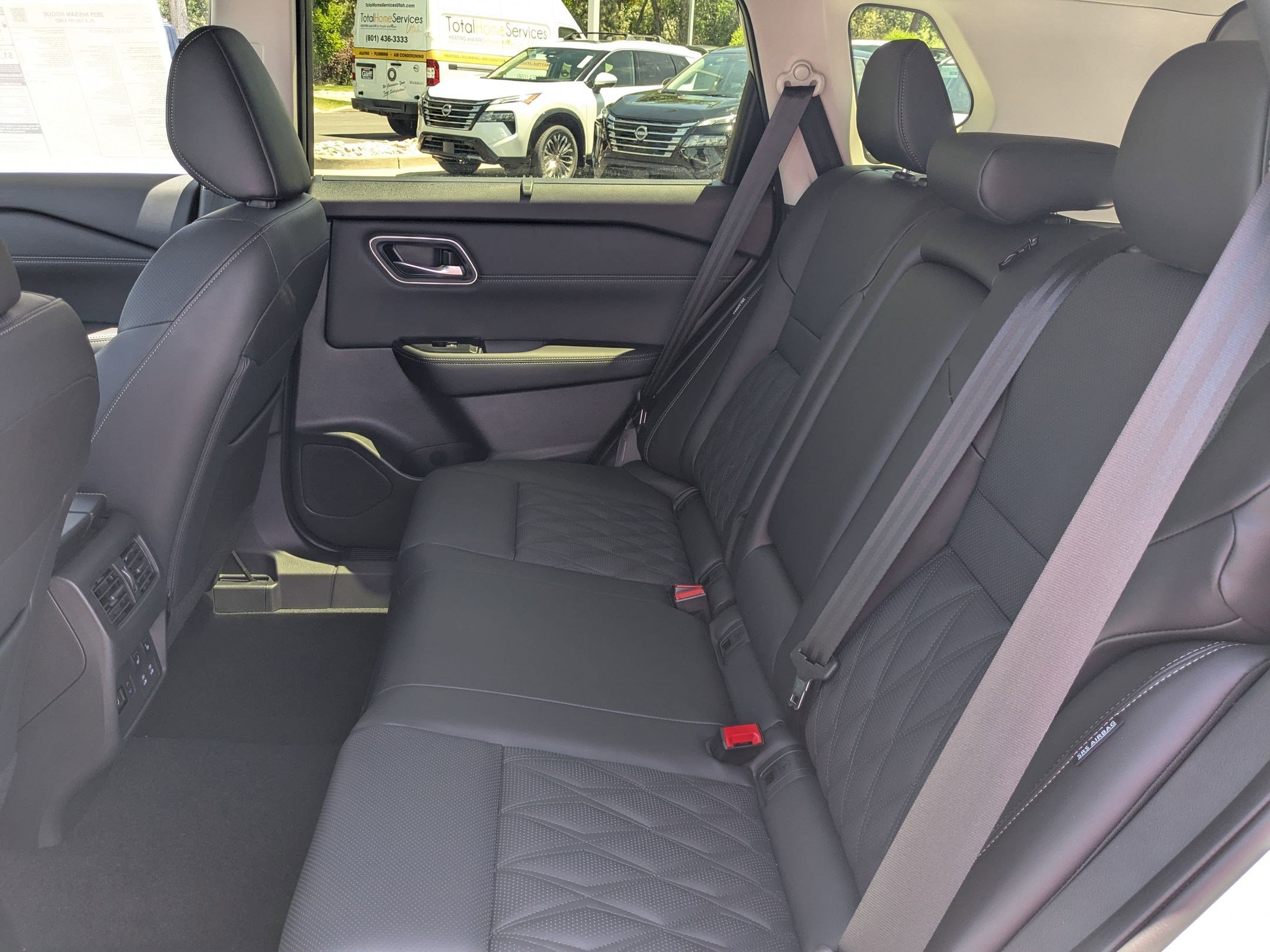 2025 Nissan Rogue Platinum photo 13