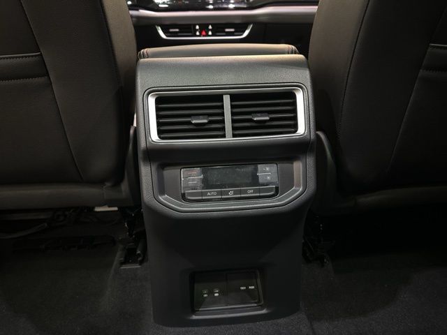 2025 Volkswagen Atlas Peak Edition SE photo 27
