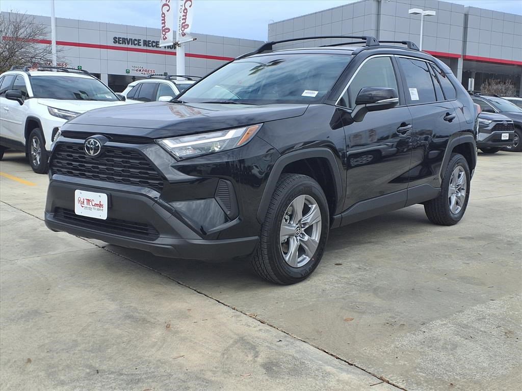 2025 Toyota RAV4 XLE's photo