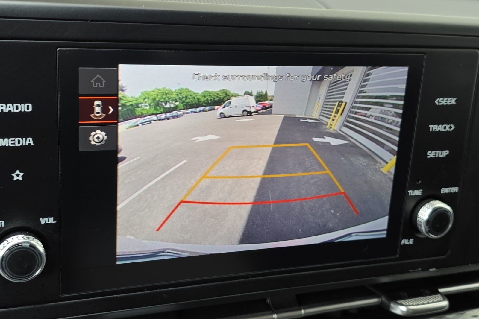 2024 Kia Carnival LX photo 20